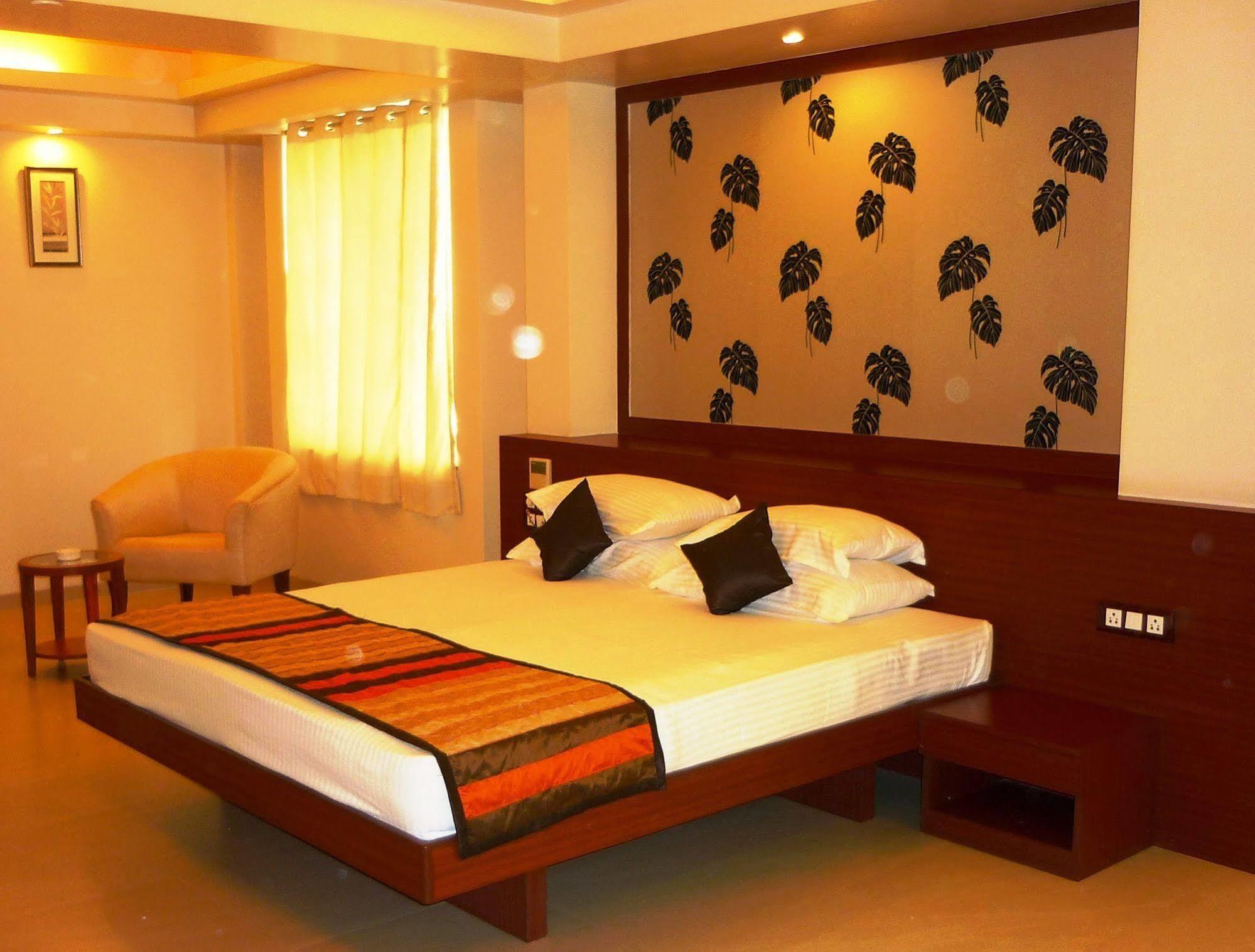 Hotel Mint Montvert, Baner Pune Extérieur photo