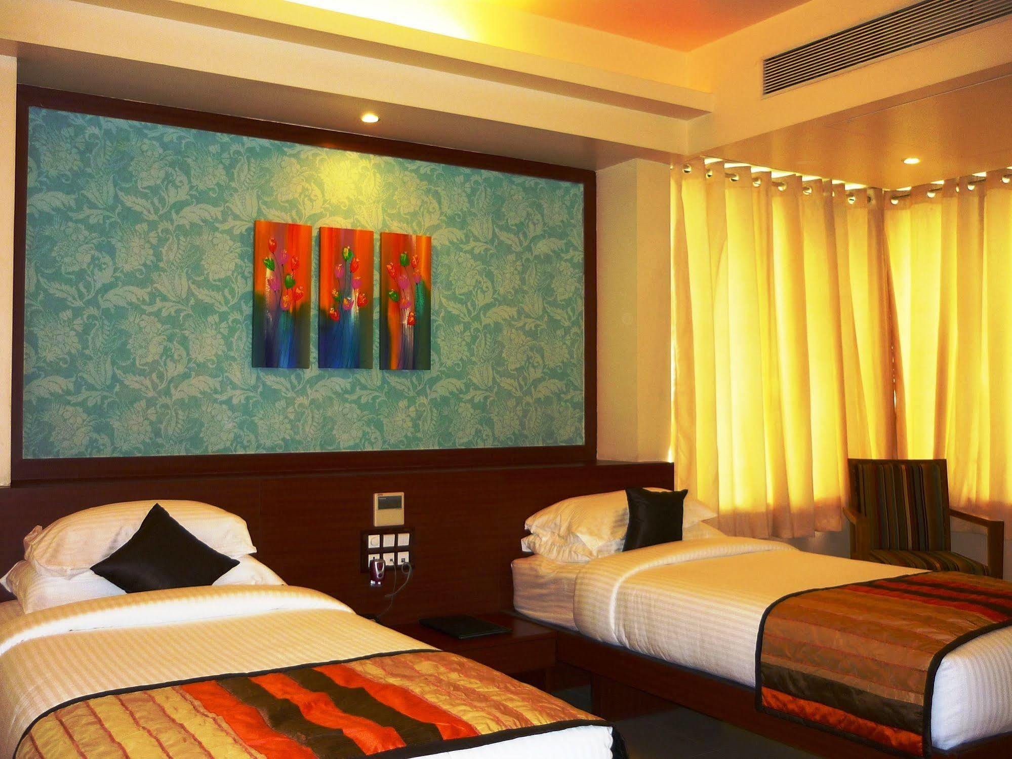 Hotel Mint Montvert, Baner Pune Extérieur photo