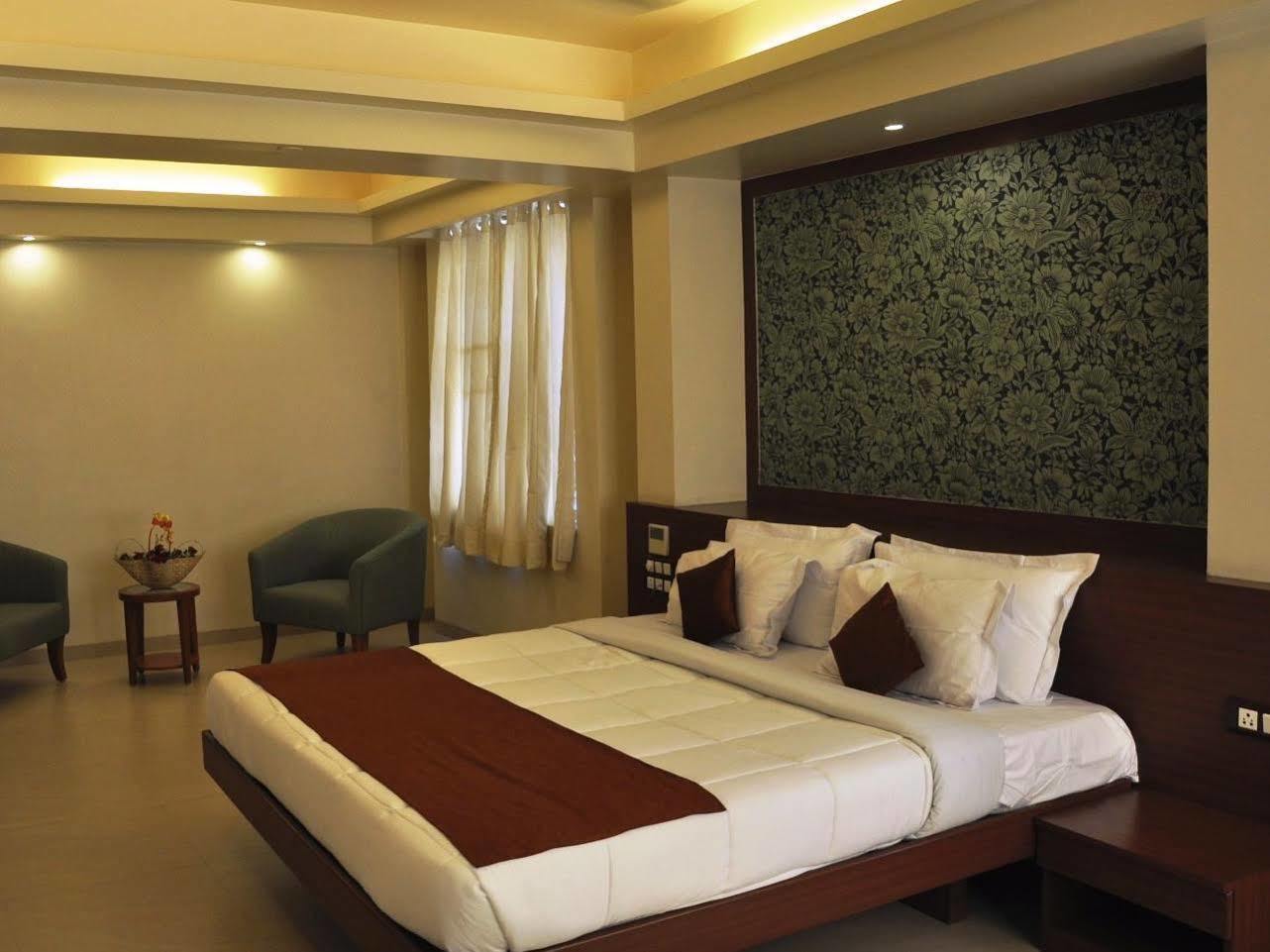 Hotel Mint Montvert, Baner Pune Extérieur photo