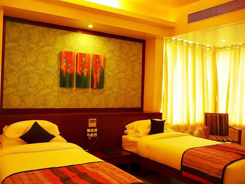 Hotel Mint Montvert, Baner Pune Extérieur photo