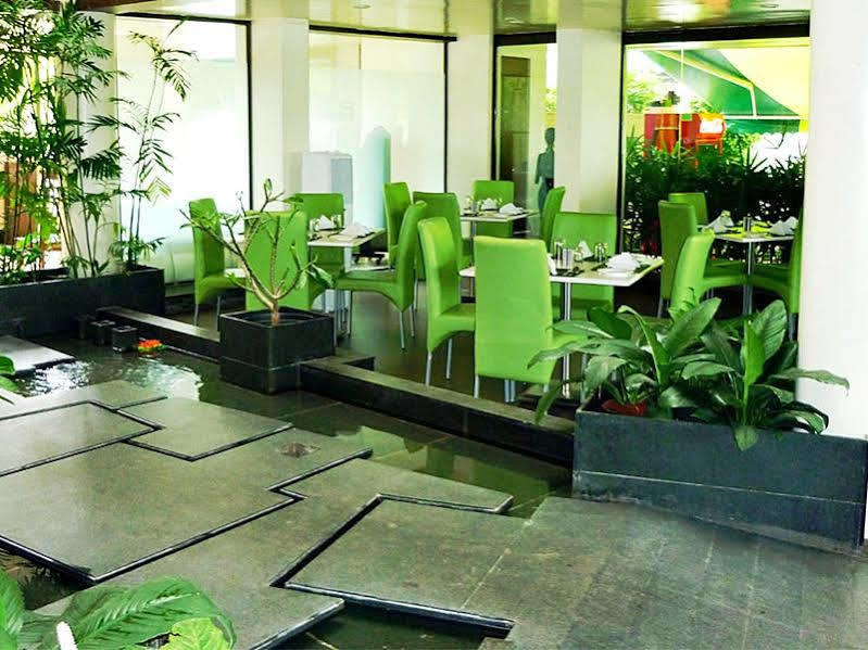 Hotel Mint Montvert, Baner Pune Extérieur photo