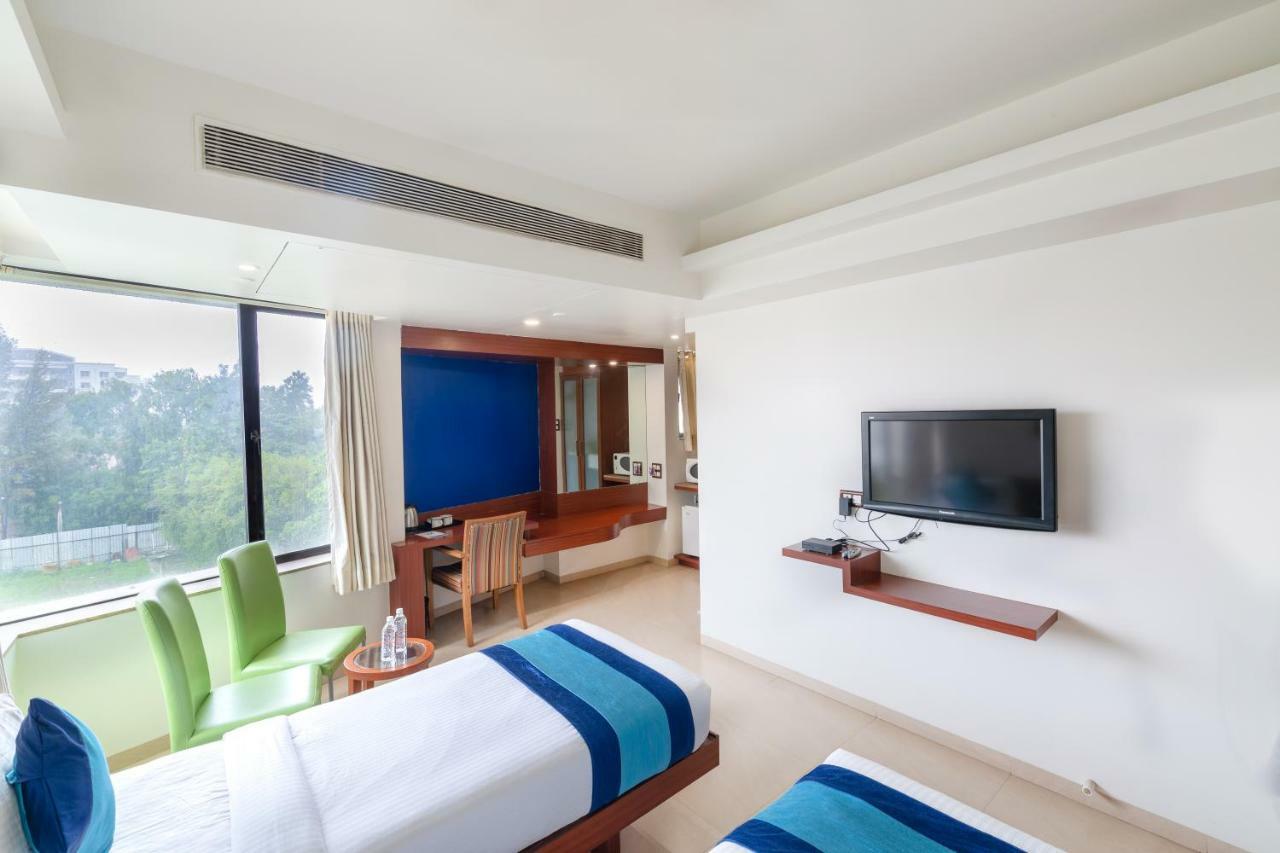 Hotel Mint Montvert, Baner Pune Extérieur photo