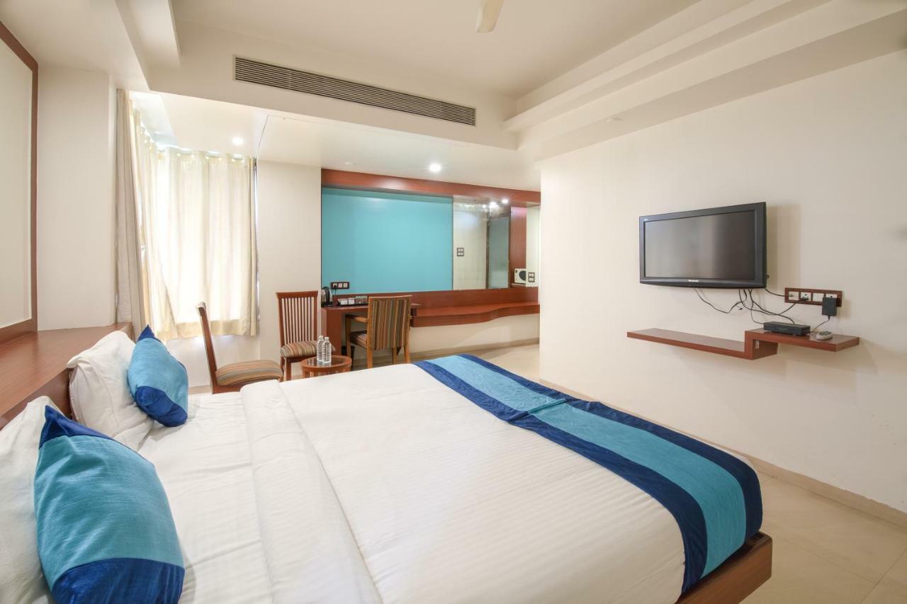 Hotel Mint Montvert, Baner Pune Extérieur photo