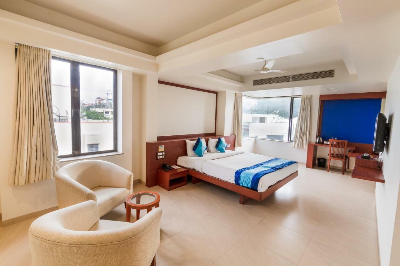 Hotel Mint Montvert, Baner Pune Extérieur photo