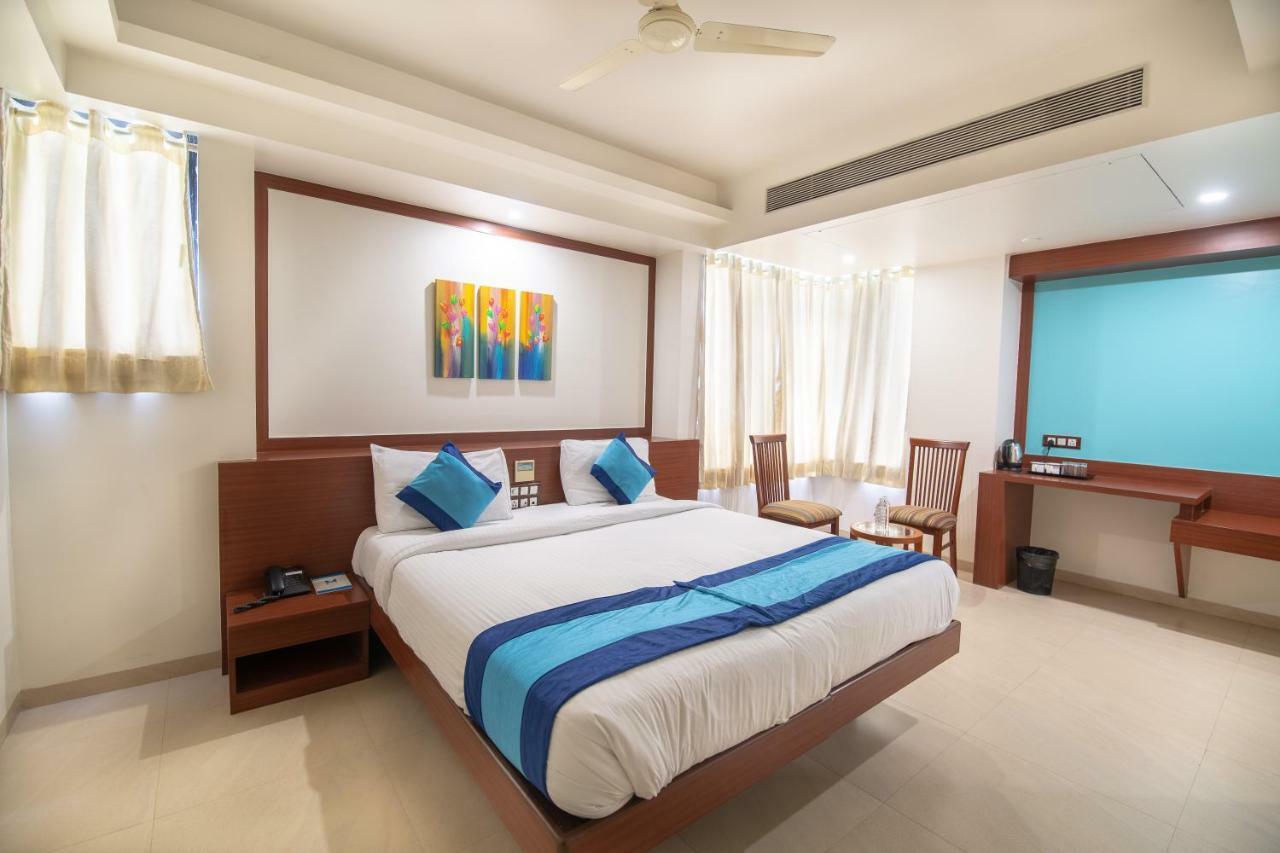 Hotel Mint Montvert, Baner Pune Extérieur photo