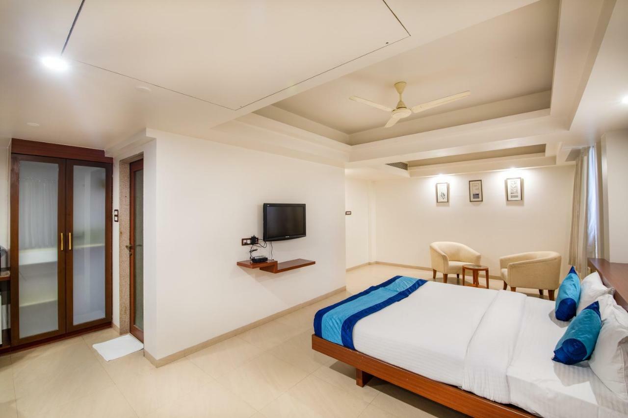 Hotel Mint Montvert, Baner Pune Extérieur photo