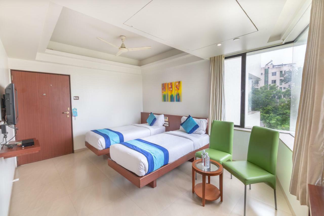 Hotel Mint Montvert, Baner Pune Extérieur photo