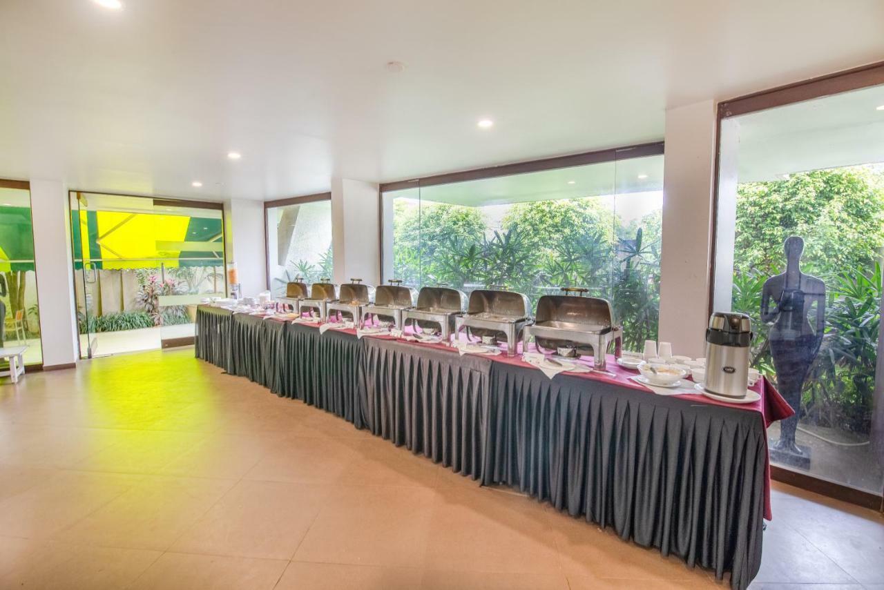 Hotel Mint Montvert, Baner Pune Extérieur photo