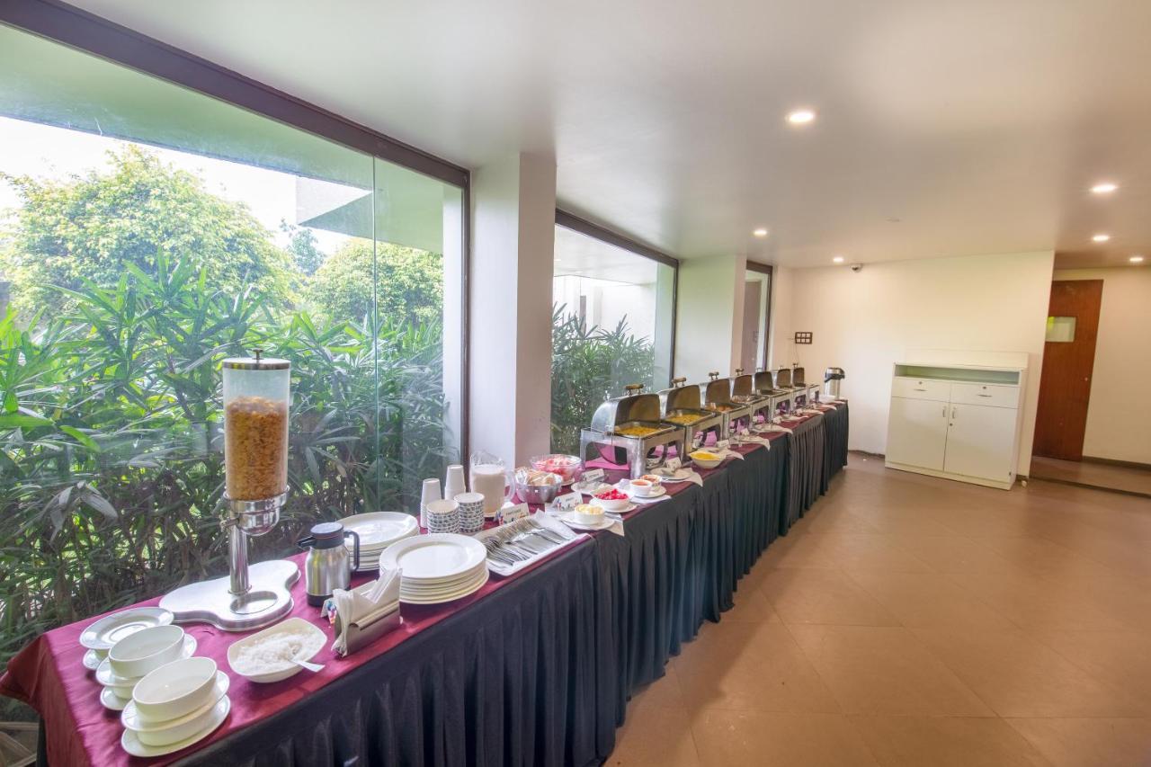 Hotel Mint Montvert, Baner Pune Extérieur photo