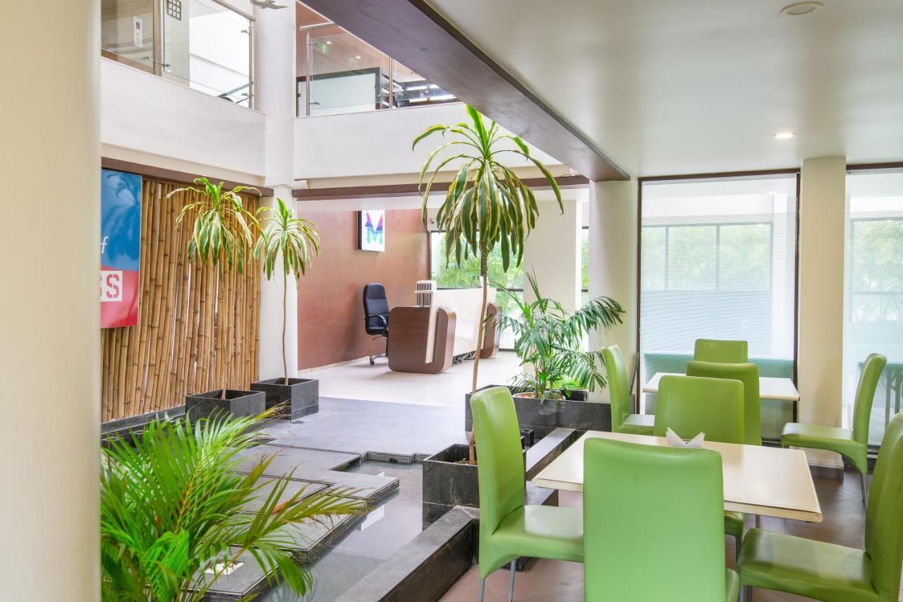 Hotel Mint Montvert, Baner Pune Extérieur photo